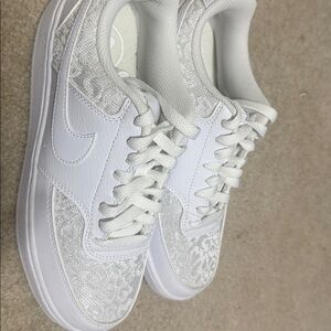Nike lace - women’s 8